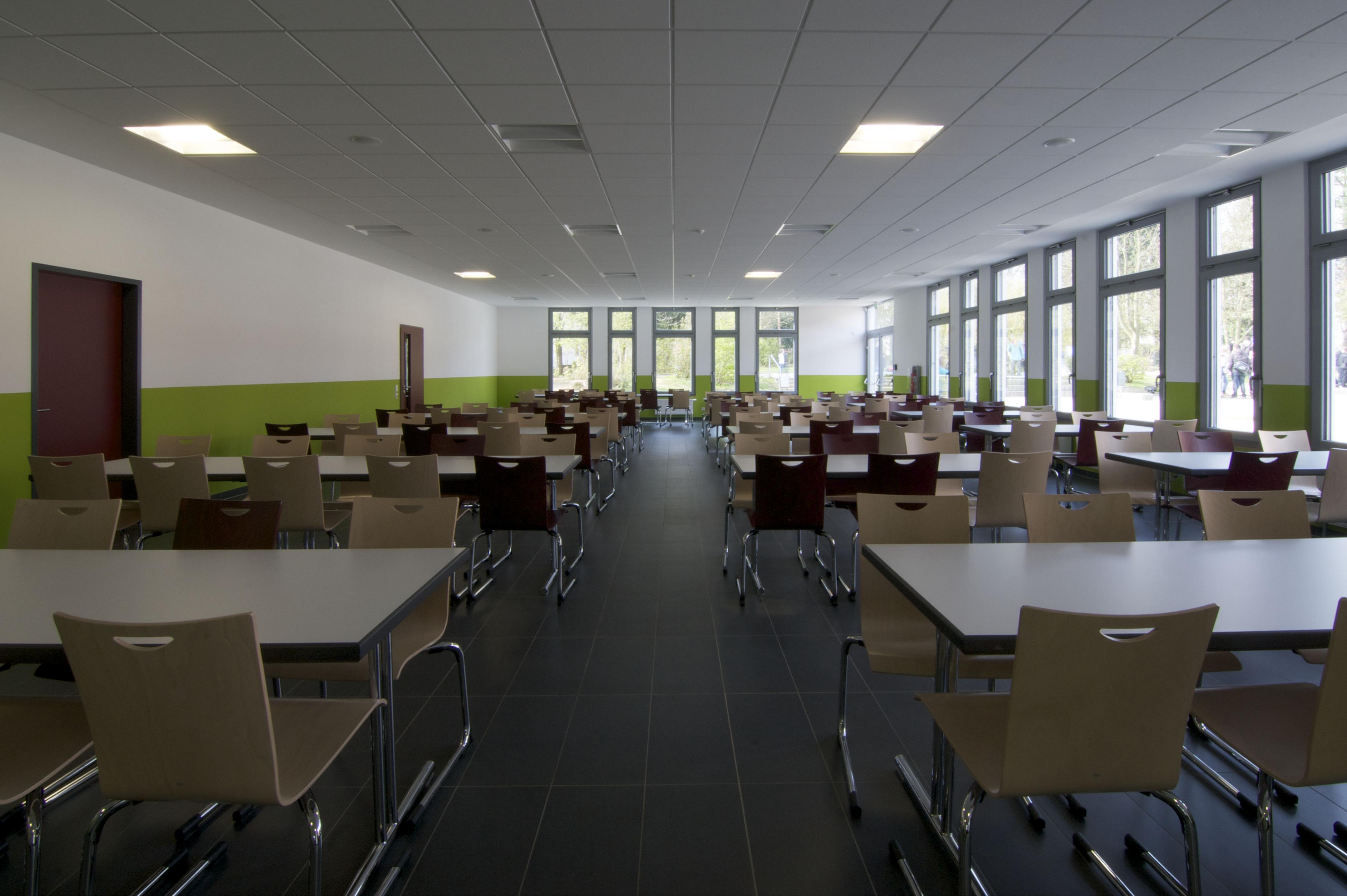 High school canteen and student supervision during free midday periods